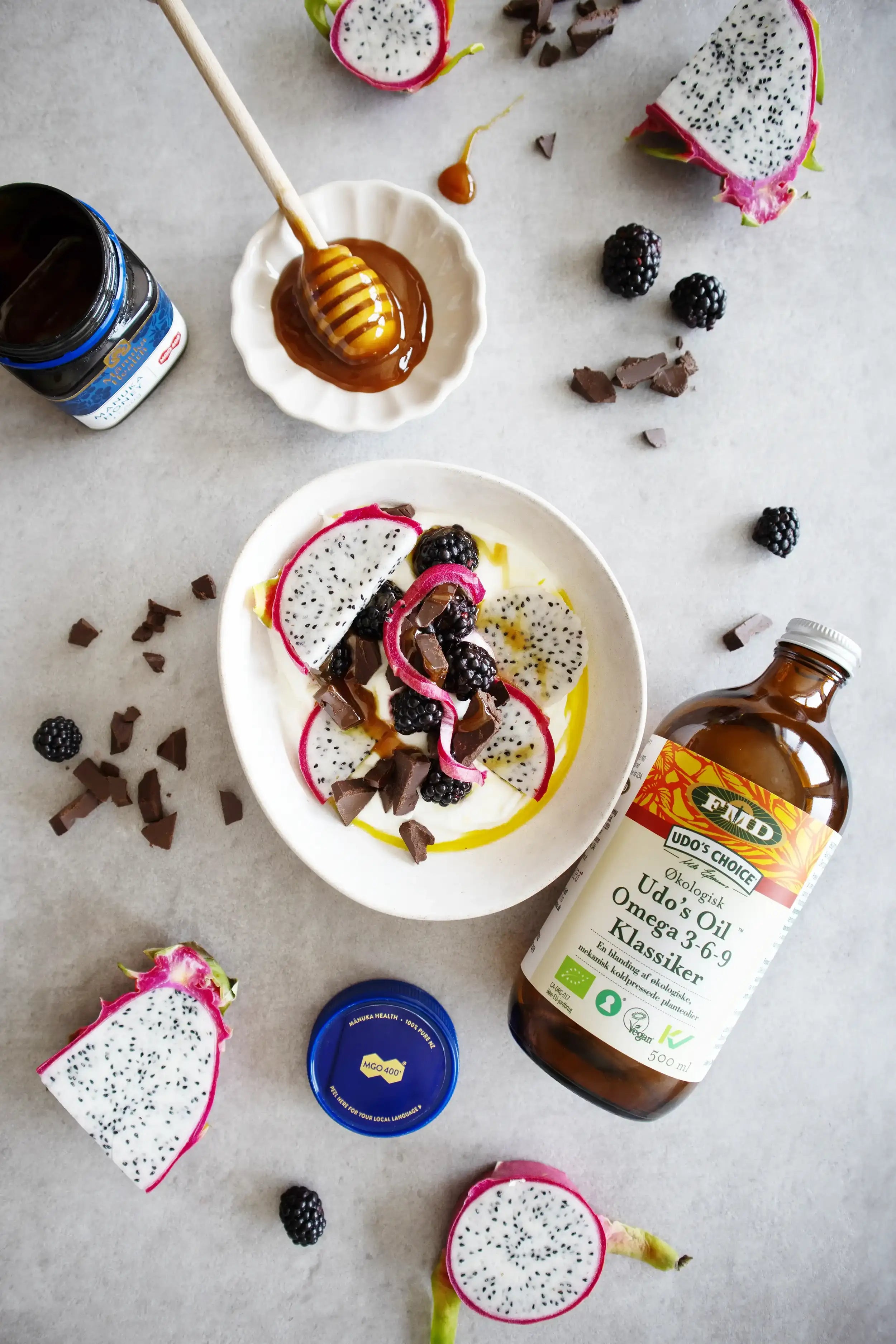 Opskrift, morgenmad, yoghurt, jordbær, chokolade, udo's choice, udo's olie, omega 3-6-9, Manuka Honning, Manuka Health
