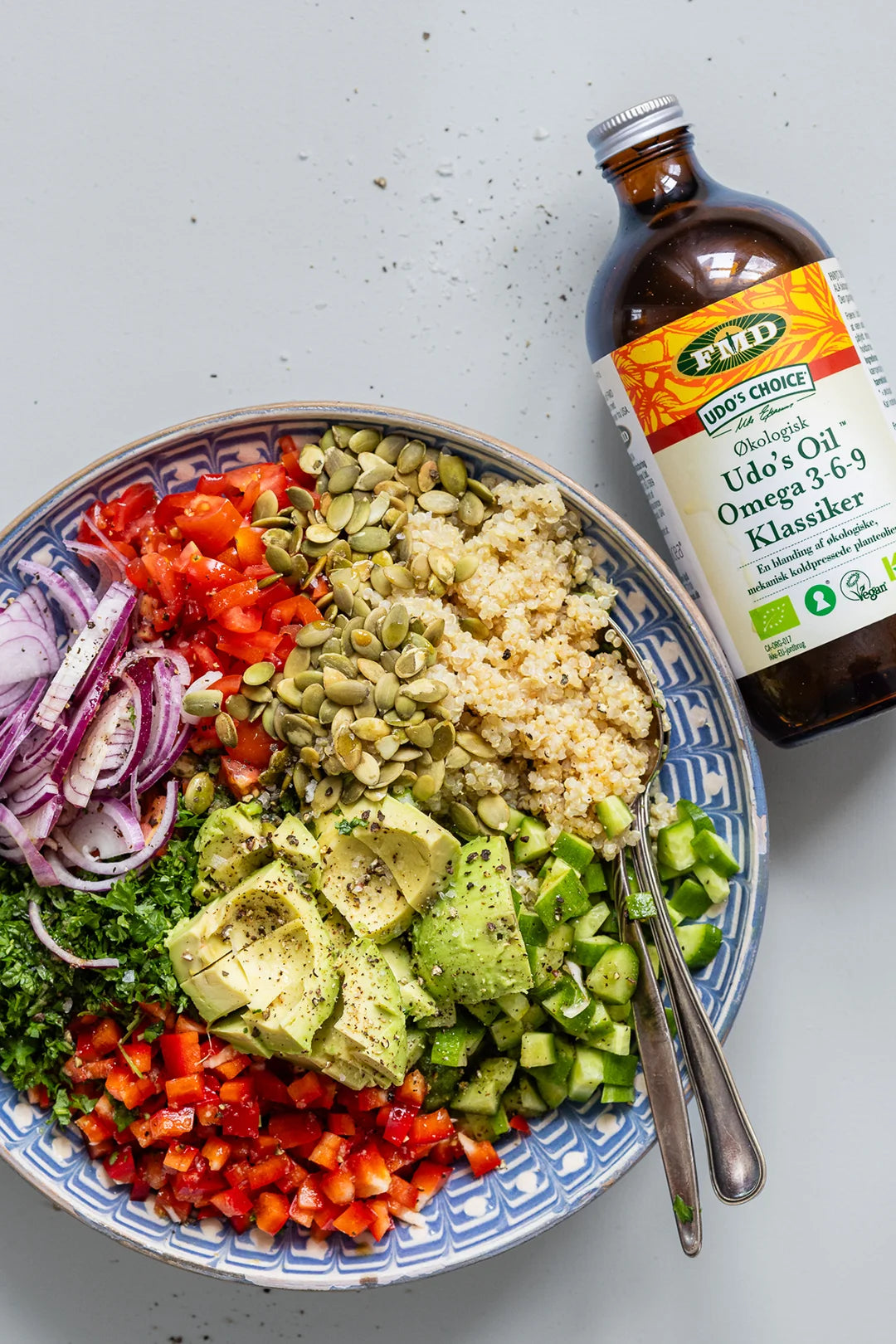 quinoa, salat, opskrift, sunde salater, avocado, persille, olie, omega 3, omega 6, omega 9, udos oil, udos olie, udos choice, essentielle fedtsyrer, inspiration, frokost, middagsmad, aftensmad, tilbehør